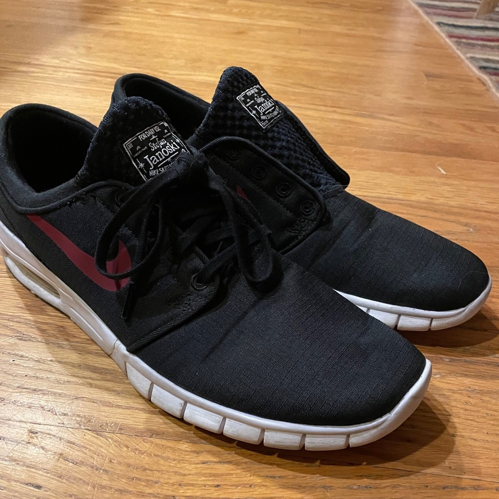 Nike tennis shoes